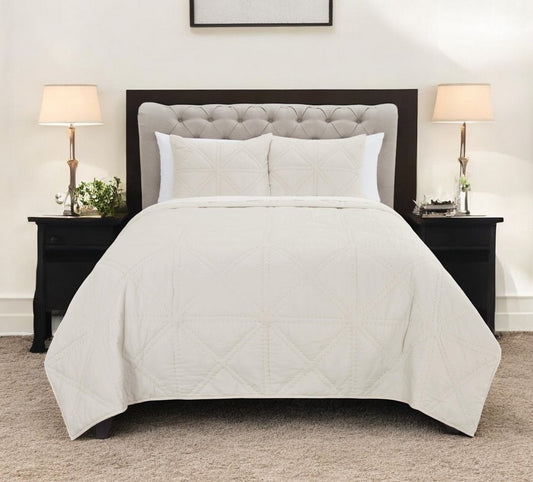 Set of Three Ivory Geometric King Quilt
