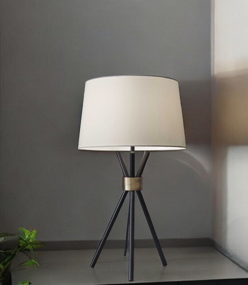 Black Metal Tripod Leg With Antique Brass Accent Table Lamp