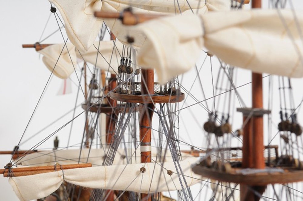 32" Wood Brown Solid Wood Hand Painted HMS Victory Copper Bottom Model Boat