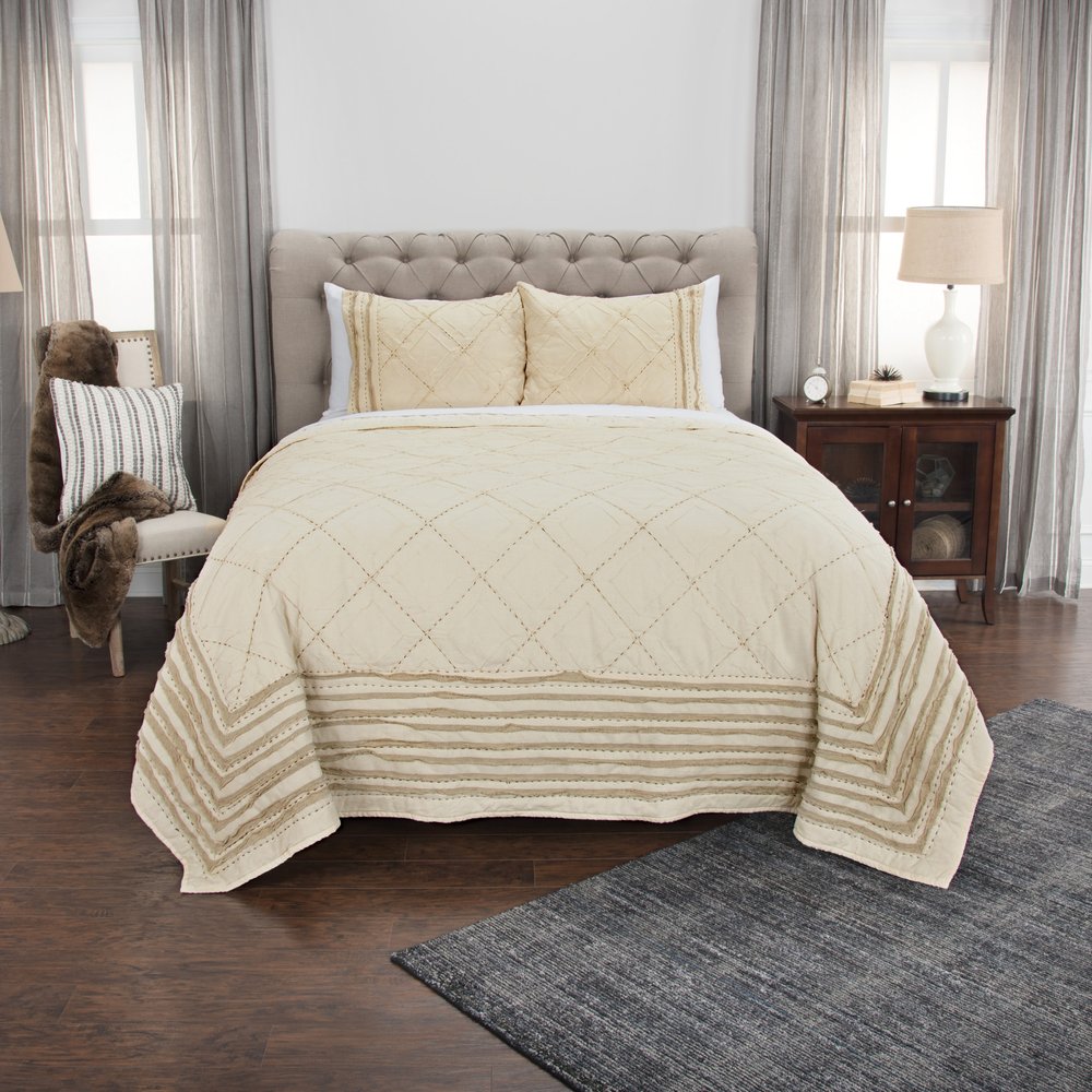 Ivory Geometric Queen Quilt