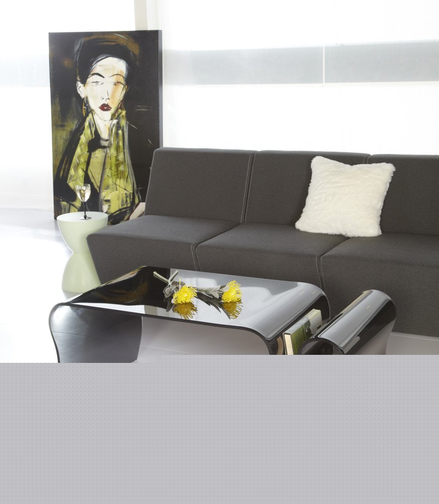 17" White Heavy Duty Plastic Round Pedestal End Table