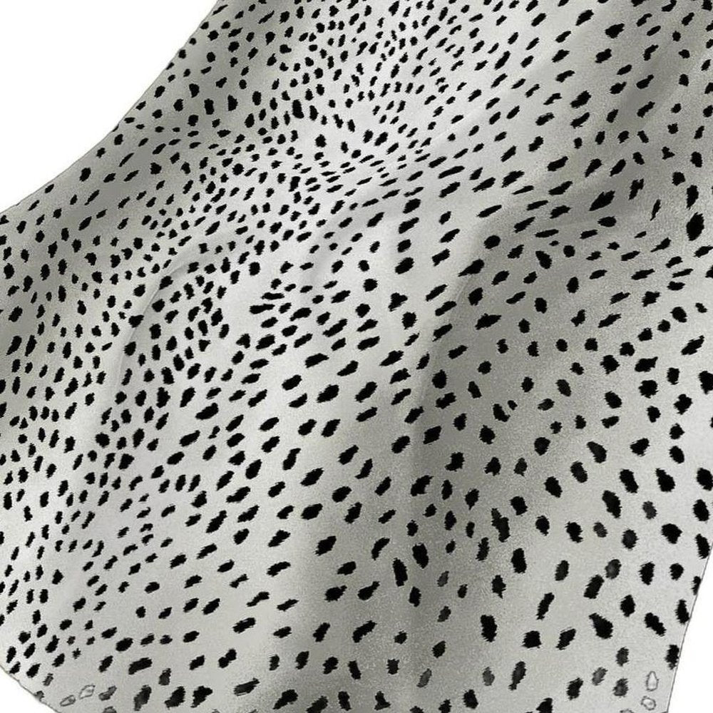 50" X 70" Pearl And Black Animal Print Polyester Woven Plush Throw Blanket